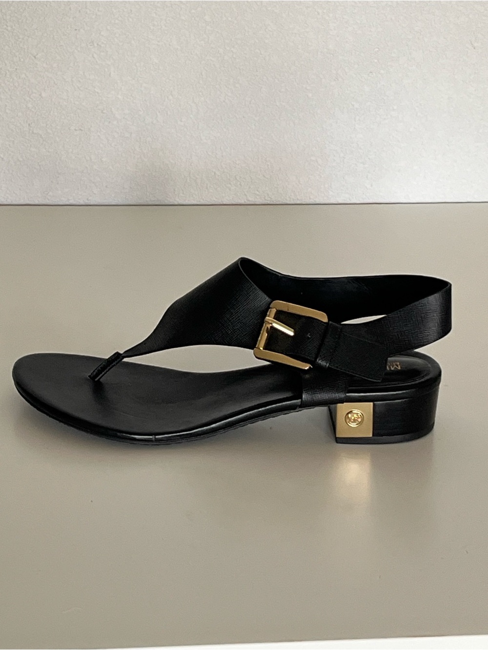 Michael Kors London Black Saffiano Leather Thong Sandal Block Heel 8.5 NEW